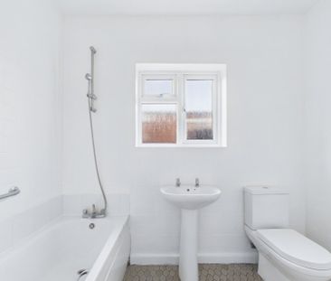 Hyceia, Hampton Lane, Hanworth,TW13 - Photo 4