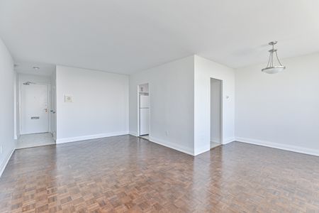 1 Bedroom Large - Photo 2