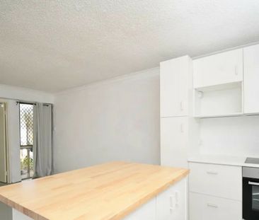 EASY CARE UNIT! - Photo 3