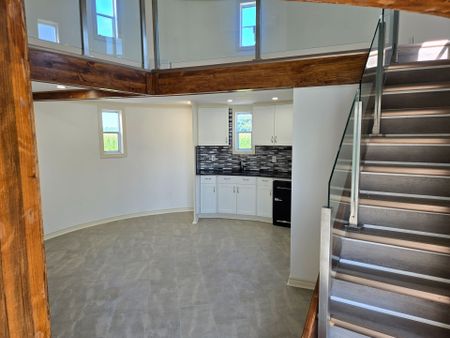 For Lease - 8731 Ridge Road, Niagara Falls, Ontario - Photo 3