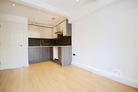 3 bedroom flat to rent - Photo 4
