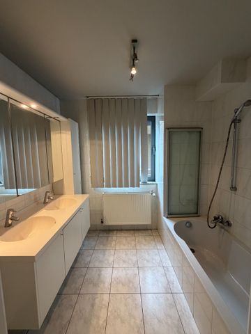 Gezellig appartement met 2 slaapkamers in centrum Meulebeke! - Photo 3