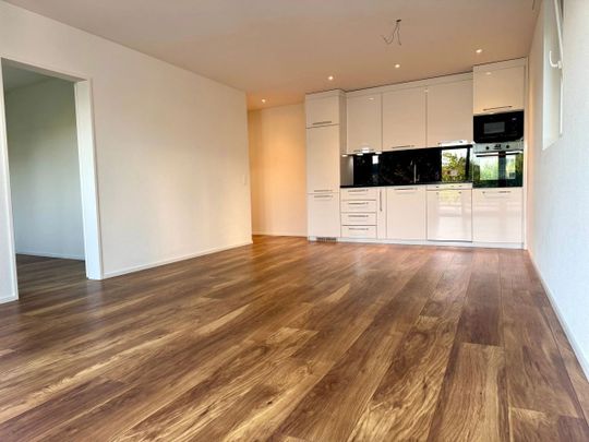 Neuwertig und hell mit grossem Balkon - Photo 1