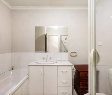 Easy Living in a Central Altona Meadows Location - Photo 2