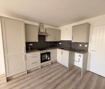3 bedroom flat to rent - Photo 2