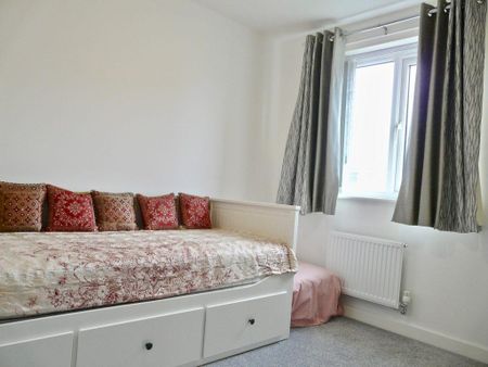 4 bedroom detached house to rent - Photo 3