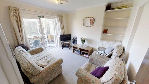 4 bedroom semi-detached house to rent - Photo 1