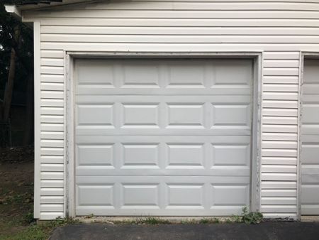 For Lease - 465 Sutherland Drive, Toronto, Ontario - Photo 2