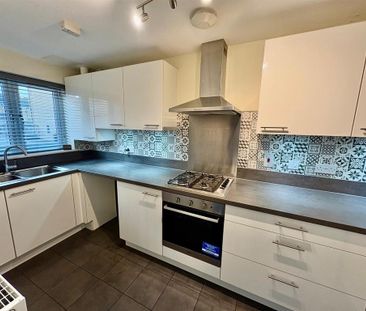 4 bedroom semi-detached house to rent - Photo 4