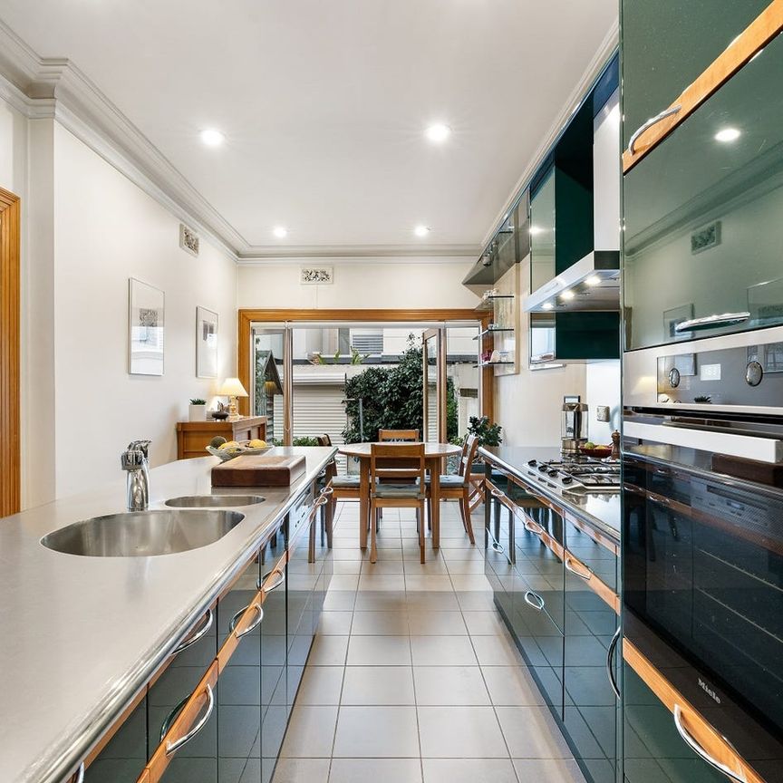 Timeless Emerald Hill Elegance - Photo 1