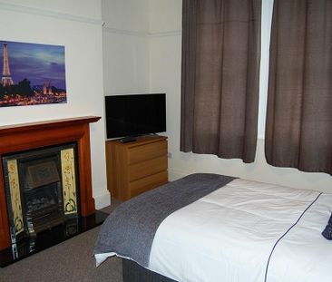 4 bedroom terraced house to rent - Photo 3