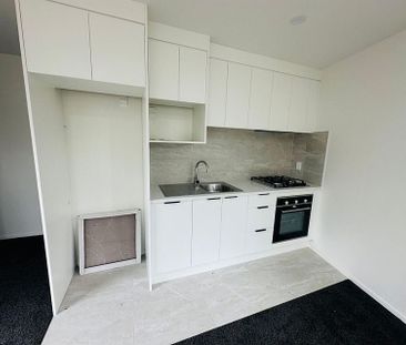 Modern 2BR Home in Ranui - AC & Courtyard - Photo 1