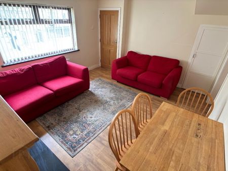 39 Irwin Place, Donaghcloney, BT66 7LN - Photo 2