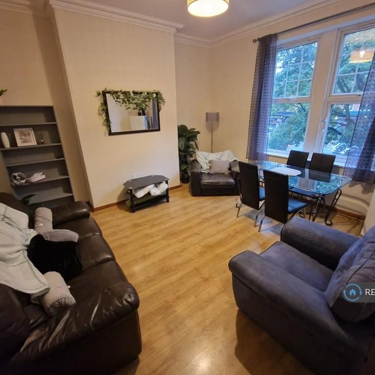1 bedroom in a flat share to rent - Photo 1