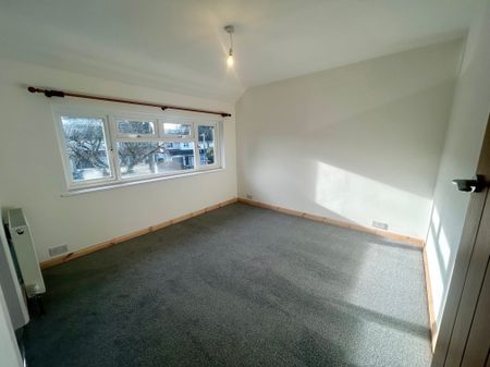 Ridgehurst Avenue, Watford - Photo 2