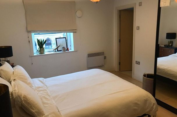 Holland Gardens, BRENTFORD - Photo 1