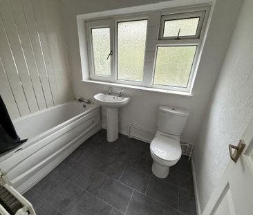 2 bedroom semi-detached house to rent - Photo 5
