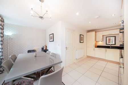 5 bedroom end of terrace house to rent - Photo 3