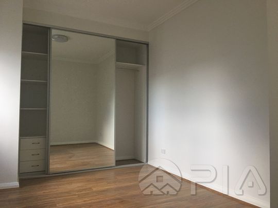 Almost New Two Bedrooms Apartment in Mascot. - Photo 1