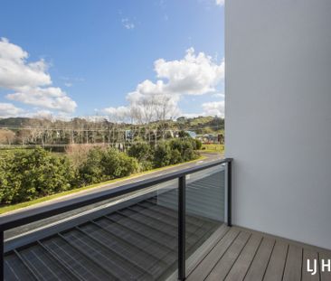 Modern 2-Bedroom Apartments in Prime Village Location - Walk to Beach - Photo 3