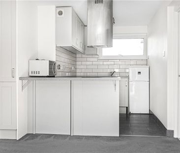 New Court, Addlestone, Surrey, KT15 2EE - Photo 3
