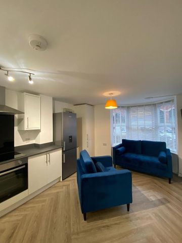 3 bedroom flat to rent - Photo 2