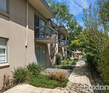 LIFESTYLE LOCATION! - Photo 2