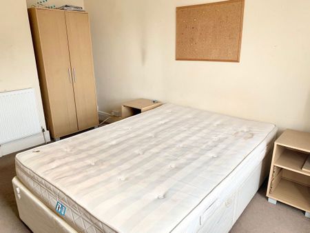 AVON ROAD, CHARMINSTER (P01268) - Photo 4