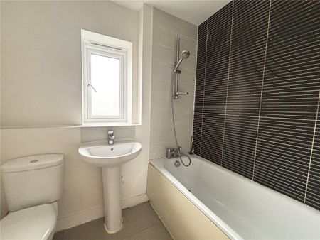 3 bedroom terraced house to rent - Photo 3