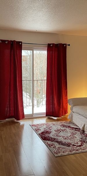 • Grand 3½ à 950$/mois, Eau Chaude Et Ch - Photo 1