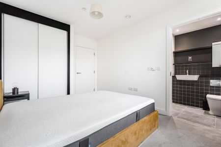 Poplar High Street - Photo 3