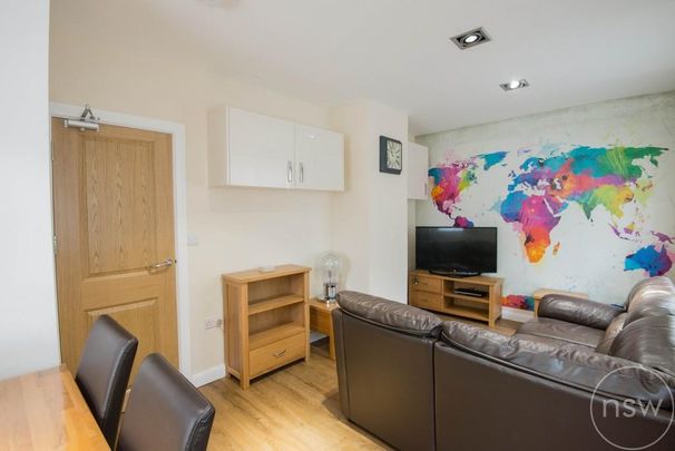 4 bedroom semi-detached house to rent - Photo 1