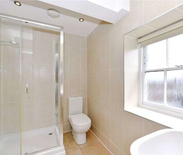 Centrally located one bedroom top floor apartment. One allocated pa... - Photo 5