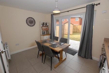 2 bedroom semi-detached house to rent - Photo 3