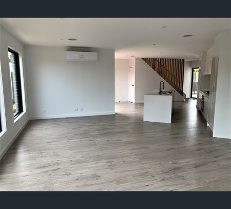 4 Tahiti Court, Mulgrave, Vic 3170 - Photo 3