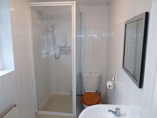 4 bedroom semi-detached house to rent - Photo 1