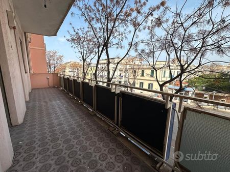 Ampio appartamento centro città buone condizioni - Photo 4