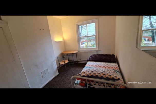Room in a Shared House, Marsh Road, LU3 - Photo 1