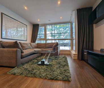 Dockside flat close to Canada Water Station - Photo 1