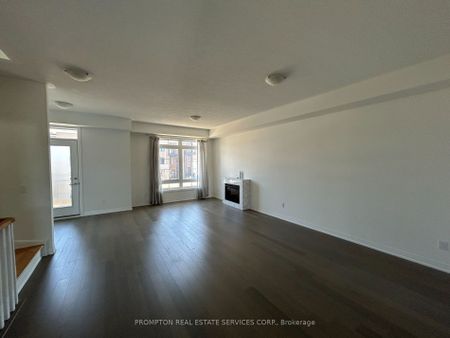 Townhouse For Lease | N8114310 - Photo 5