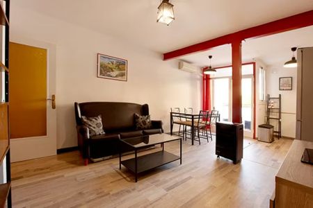 Carrer de la Constitució, Barcelona, Catalonia 08014 - Photo 2