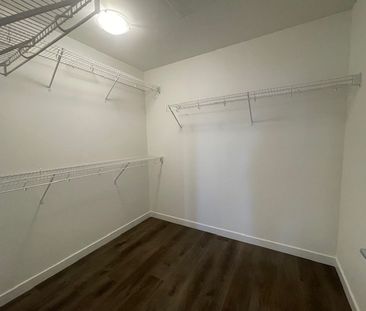 Luxury at The Grove. Three Bedrooms Plus Den - Photo 5