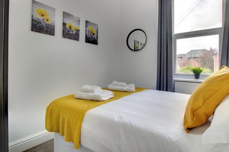 3 bedroom flat to rent - Photo 4