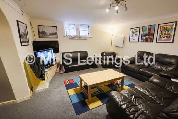 10 Bedroom Mid Terraced House for rent in Regent Park Avenue - Photo 1