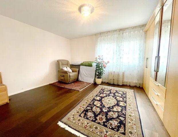 Sehr hochwertig ausgestattete 4-Zimmer-Stadtwohnung mit Aufzug, Einbauküche, 2 Balkonen und Garage - Photo 1