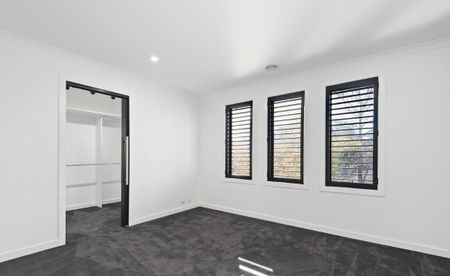 Executive living in a great location - Photo 2