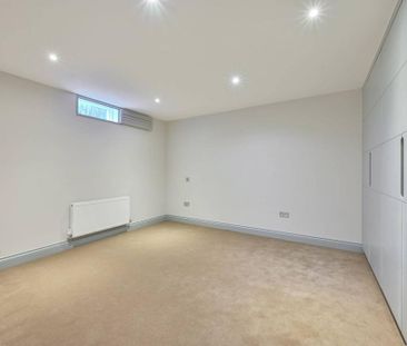 3 bedroom flat to rent - Photo 6