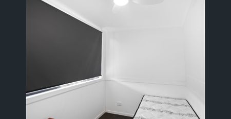 Beautifully Renovated Furnished 5-Bedroom Family Home - Photo 3