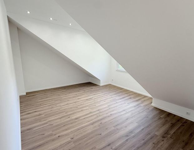 Erstbezug nach Sanierung: Moderne 3-Zimmer-Wohnung mit Fußbodenheizung & Balkon - Photo 1