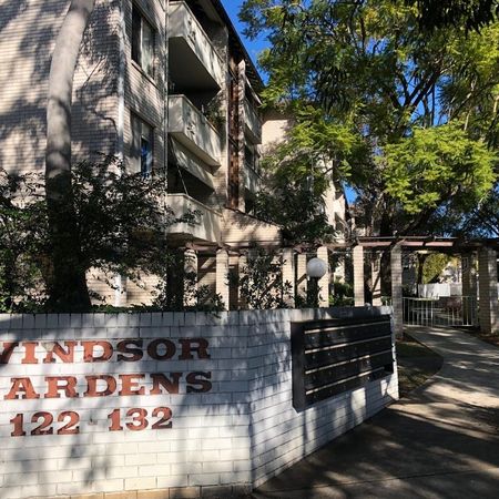 Renovated Apartment In Ultra Convenient Location - Photo 4